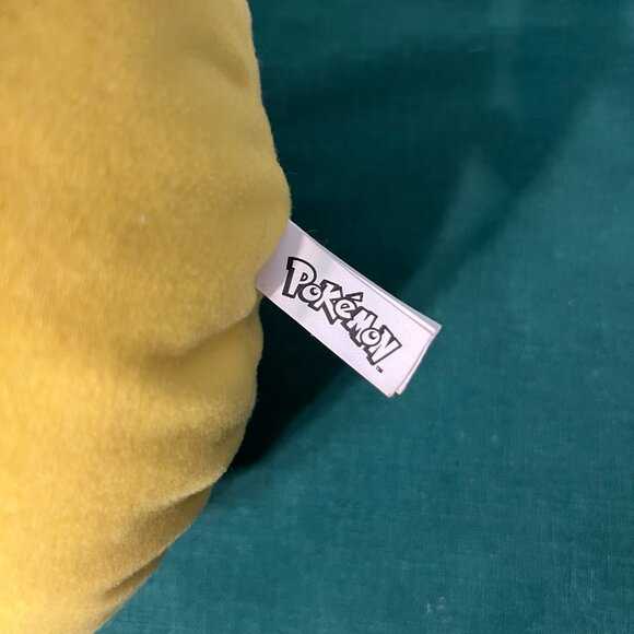 Pokemon Vintage (2013) Pikachu 14 Inch Plush Toy - Picture 6 of 10